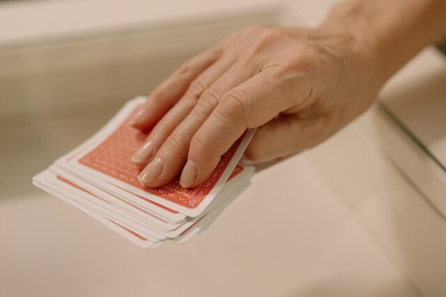 Was ist ein Bluff beim Kartenspiel? Glossar von Winnerreport.com